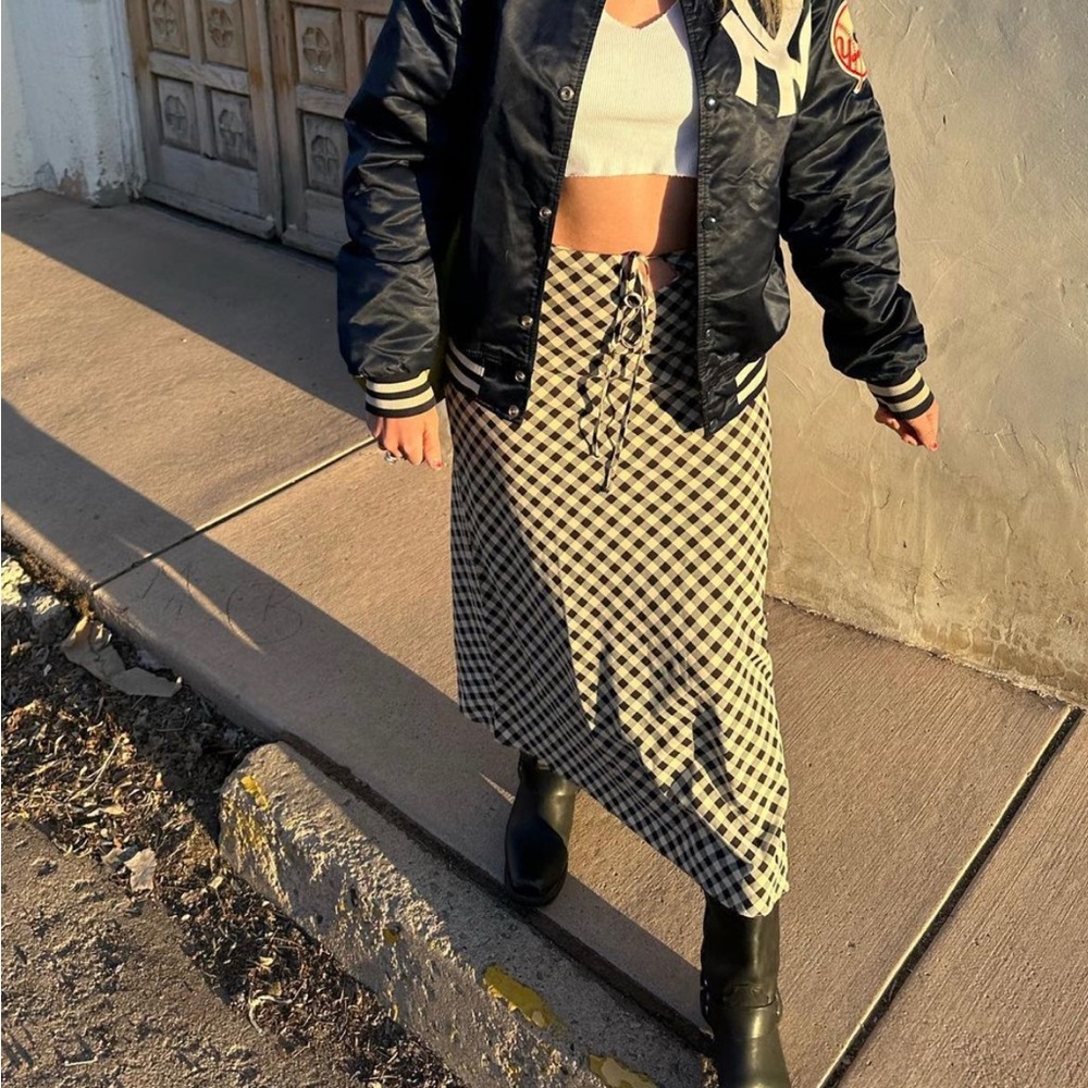 find me now the label skirt